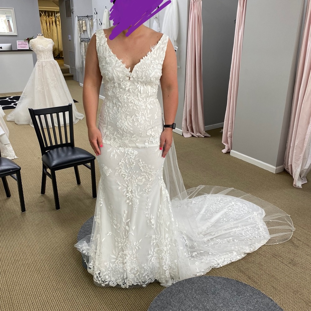 Pronovia’s wedding dress